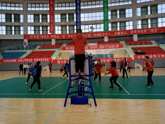 我系勇夺遵义职院首届“彩虹杯”教职工气排球比赛亚军！